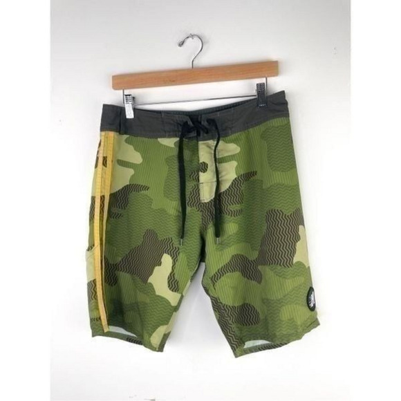 The Mad Huey’s Green Camouflage Board Shorts / Swim Trunks with Yellow Stripe Si - Picture 1 of 12